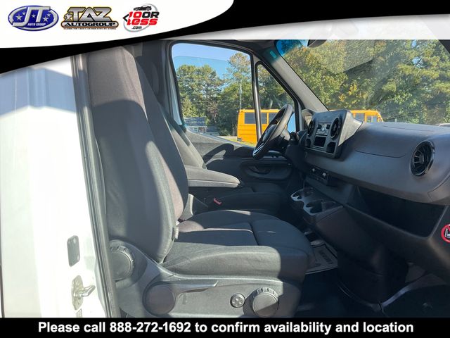 Vehicle image 11 of 16