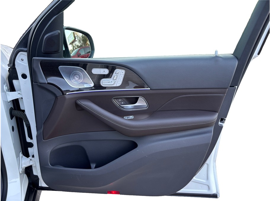Vehicle image 47 of 52