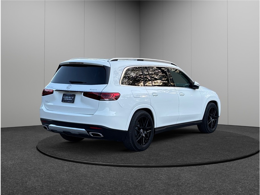 Vehicle image 5 of 52