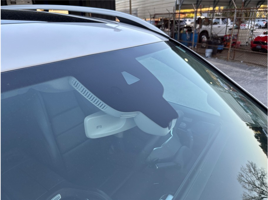 Vehicle image 13 of 52