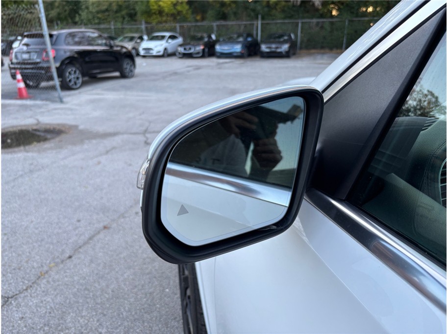 Vehicle image 17 of 52