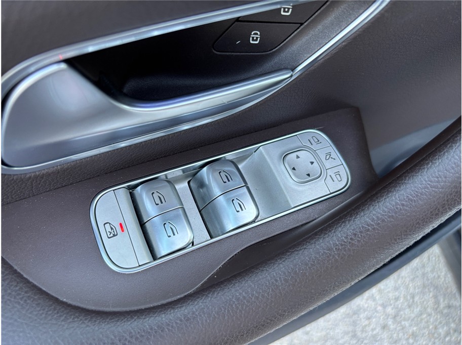 Vehicle image 22 of 52