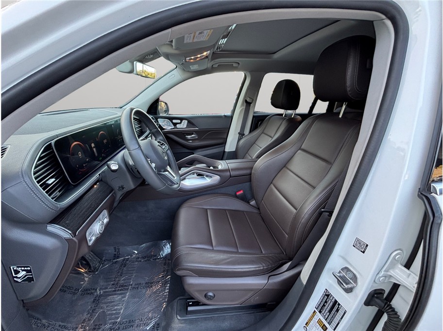 Vehicle image 10 of 52