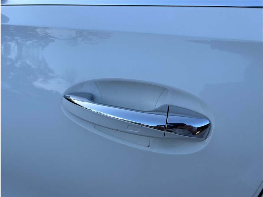 Vehicle image 16 of 52