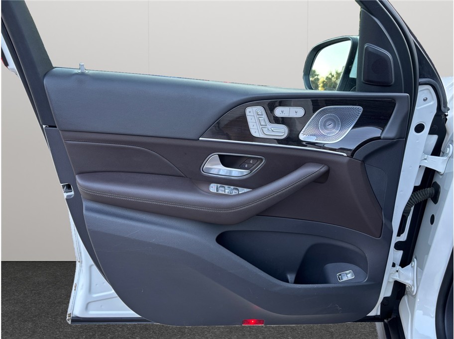 Vehicle image 21 of 52