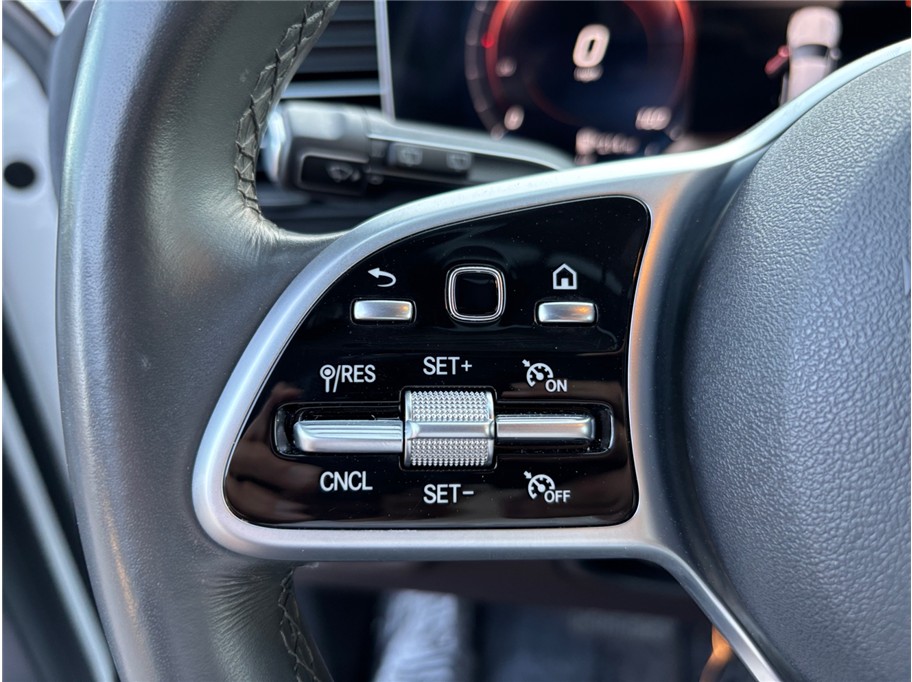 Vehicle image 26 of 52