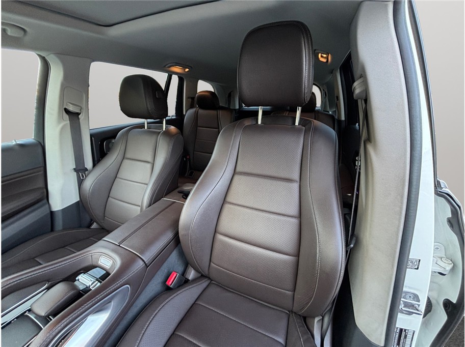 Vehicle image 18 of 52
