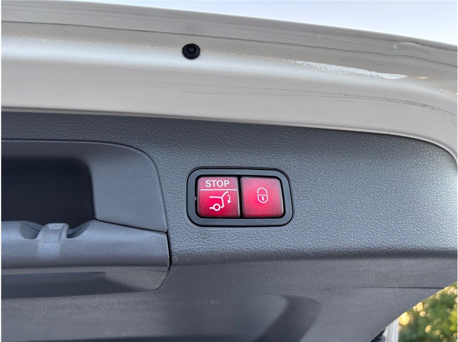 Vehicle image 50 of 52