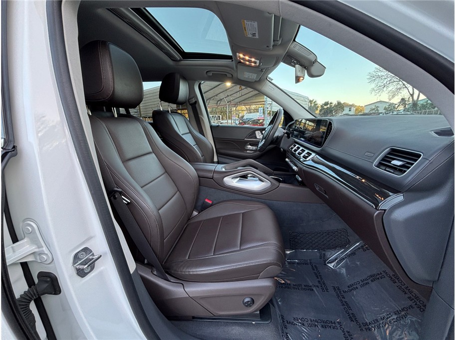 Vehicle image 45 of 52