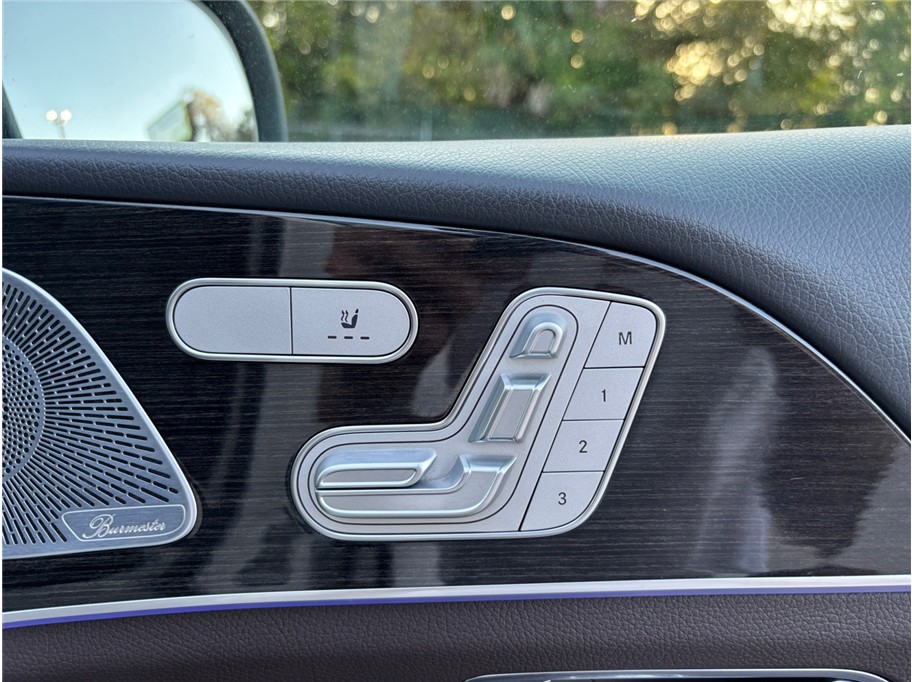 Vehicle image 46 of 52