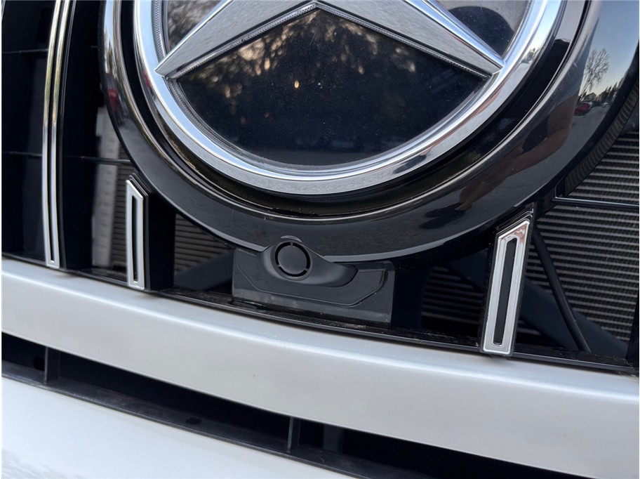 Vehicle image 15 of 52