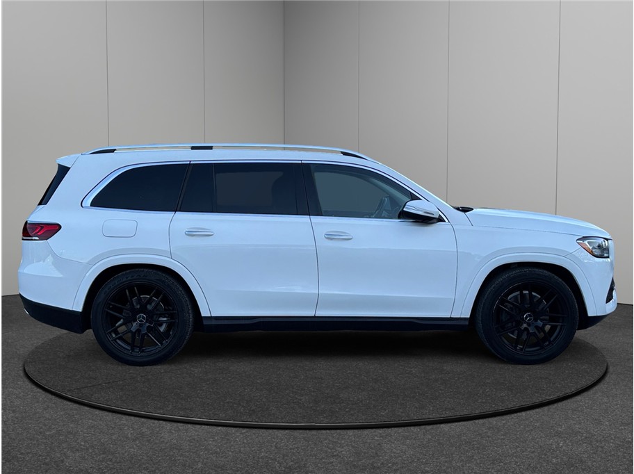 Vehicle image 4 of 52