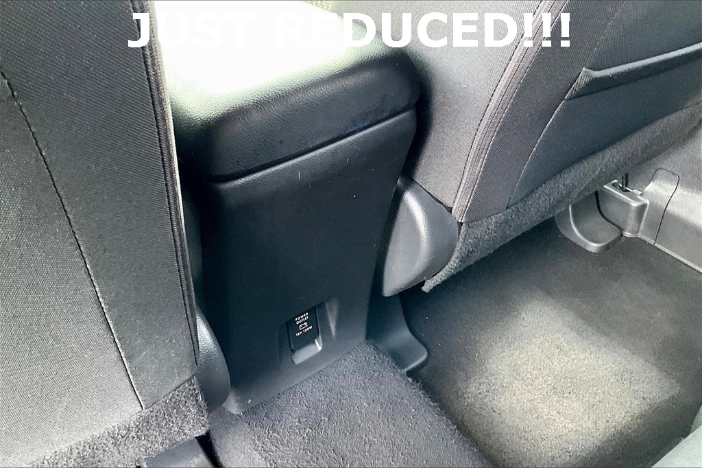 Vehicle image 33 of 35