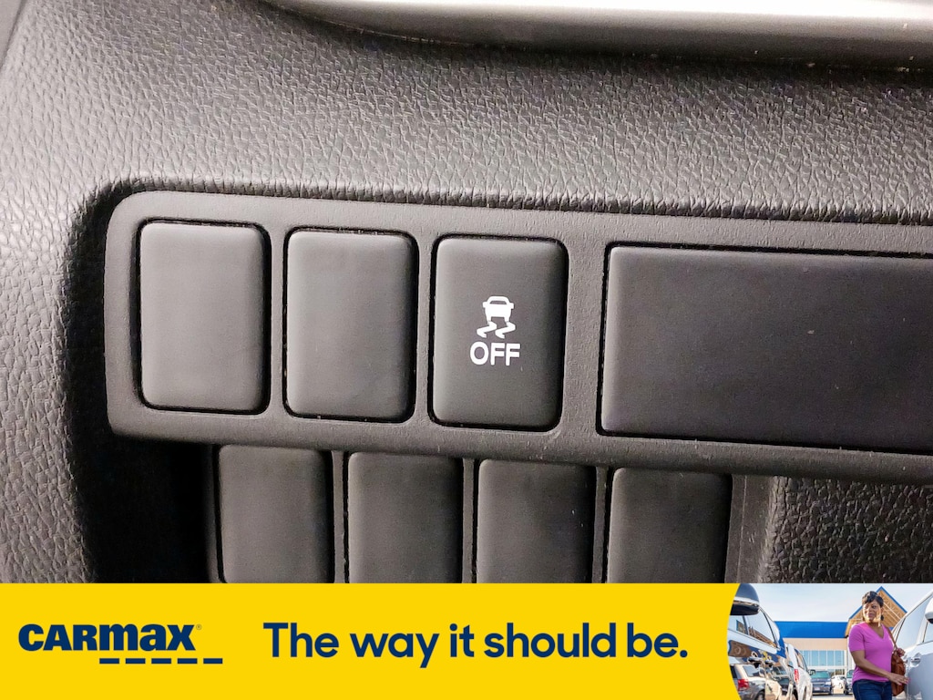 Vehicle image 13 of 27