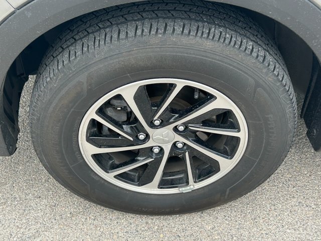 Vehicle image 12 of 15