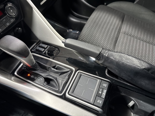 Vehicle image 27 of 37