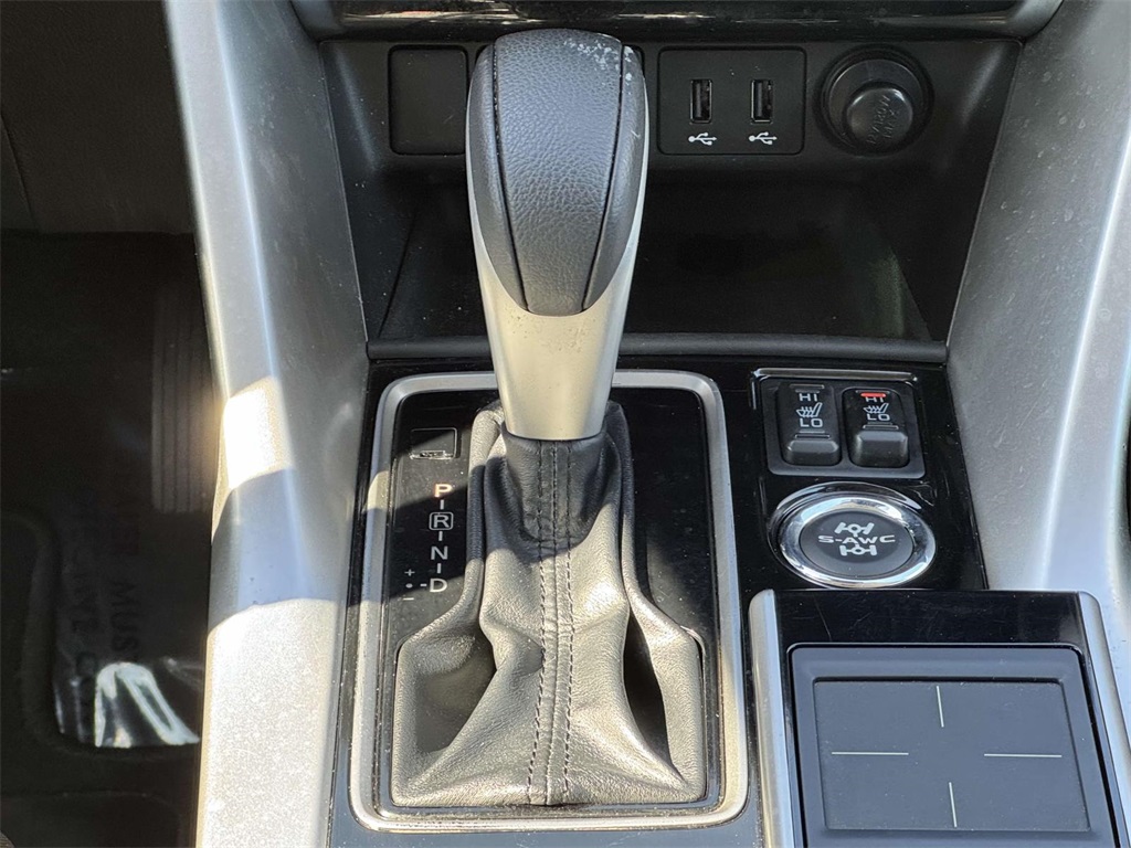 Vehicle image 17 of 31