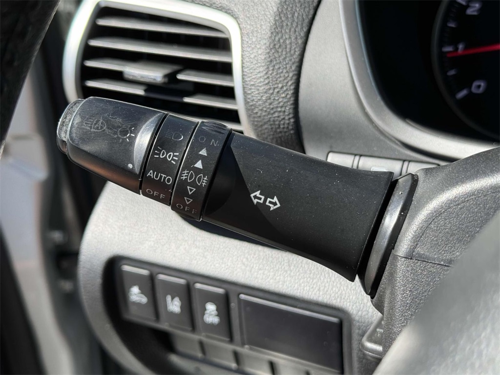 Vehicle image 21 of 31