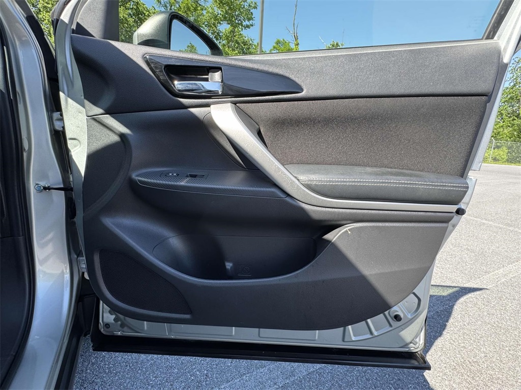 Vehicle image 12 of 31