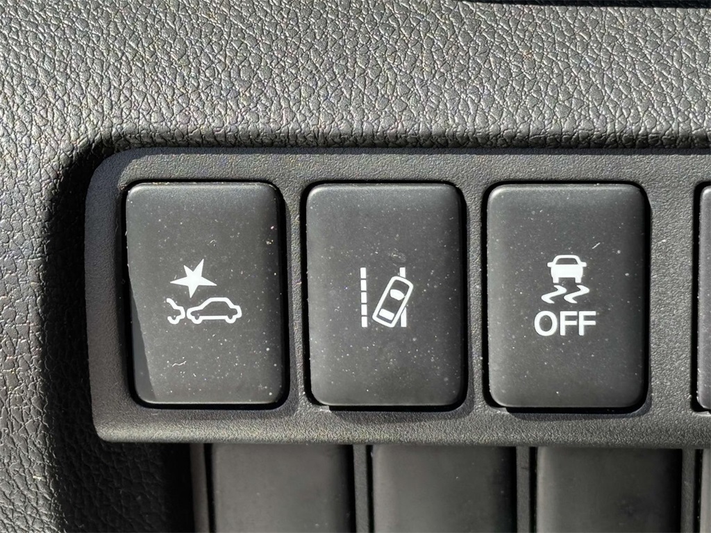 Vehicle image 28 of 31