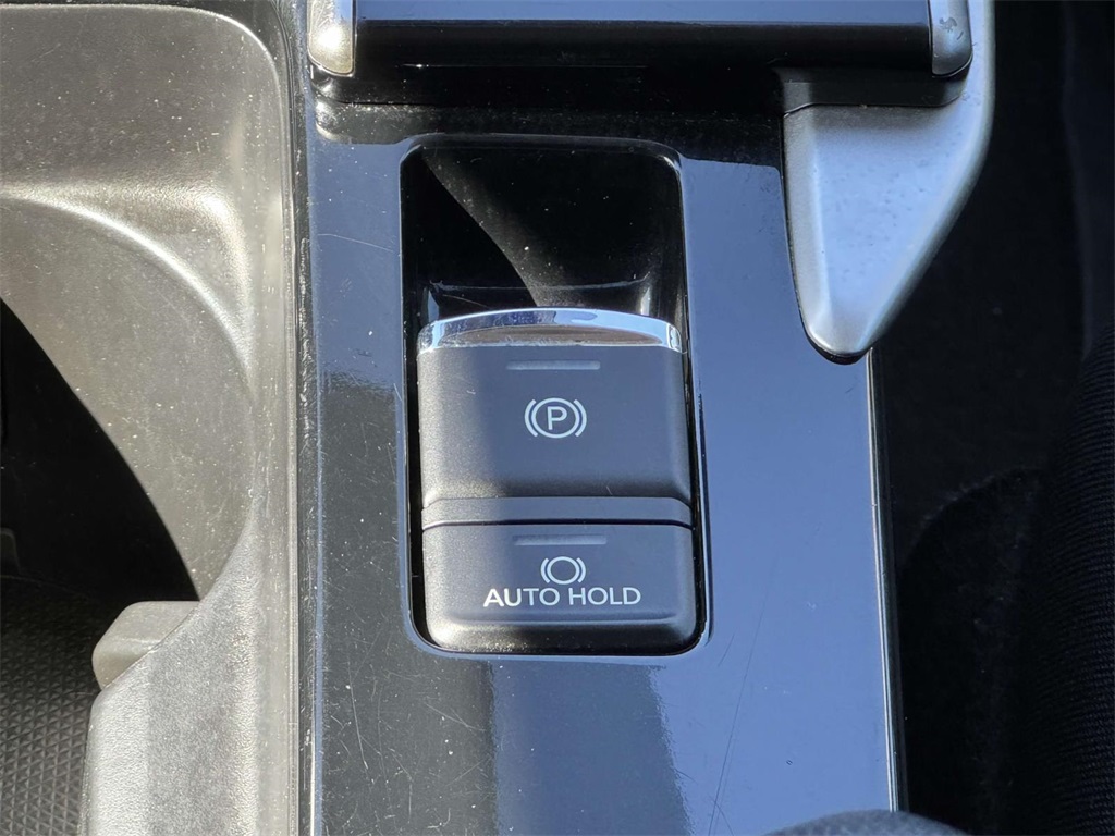Vehicle image 23 of 31