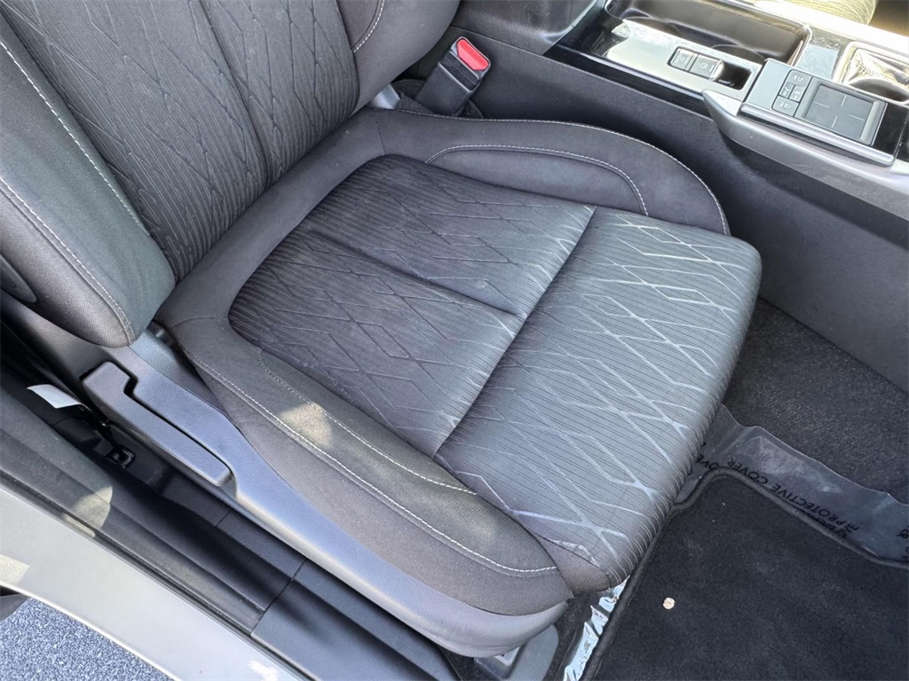 Vehicle image 10 of 31