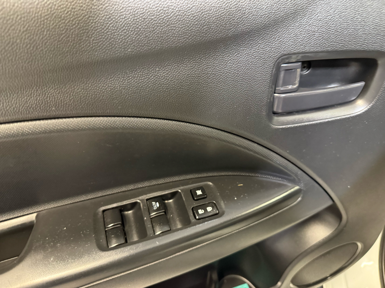 Vehicle image 21 of 27