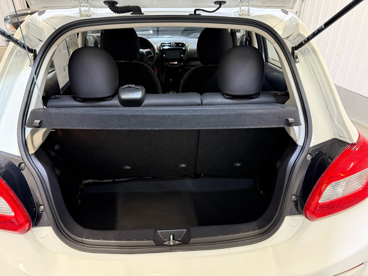 Vehicle image 17 of 27