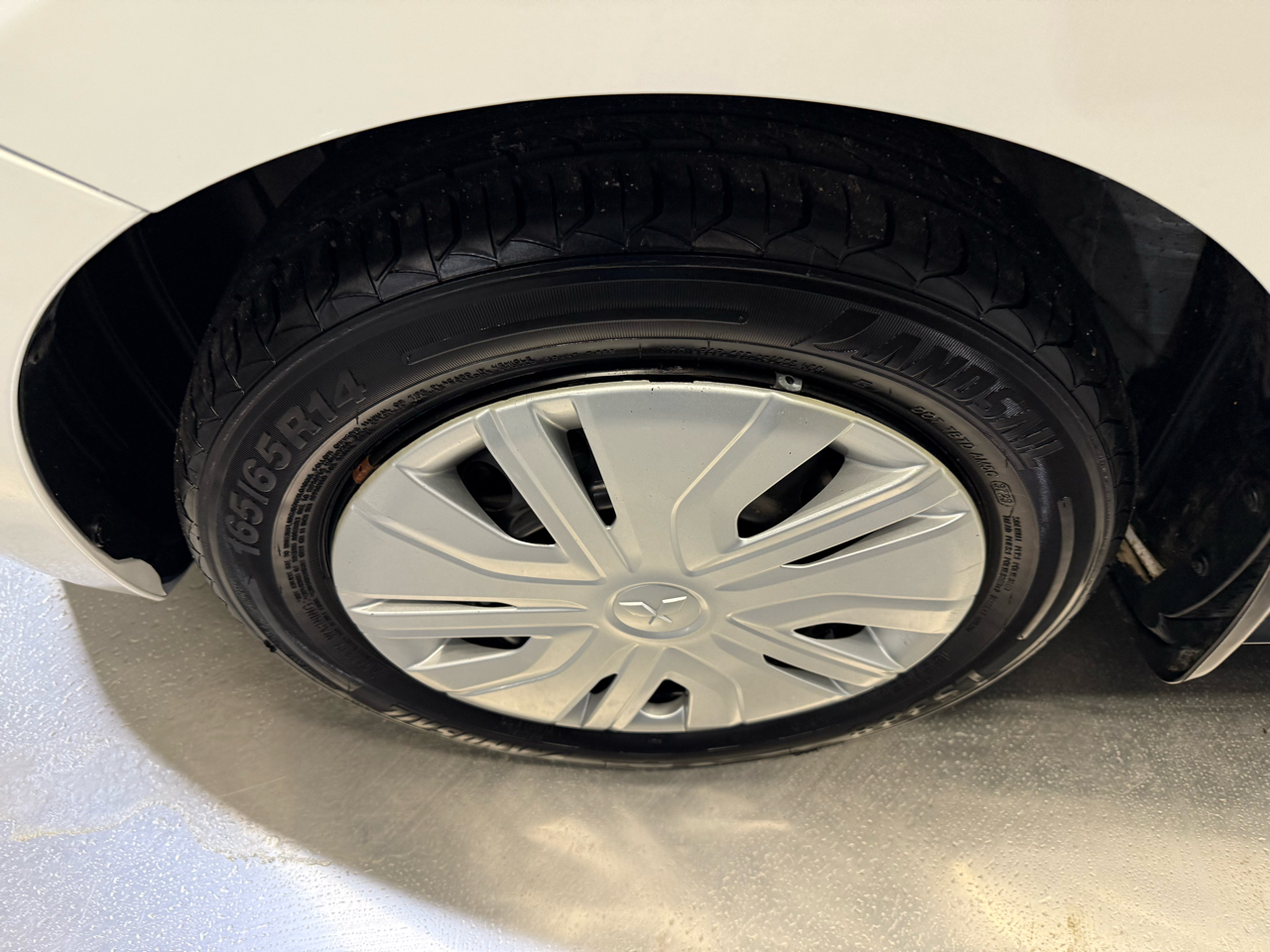 Vehicle image 14 of 27