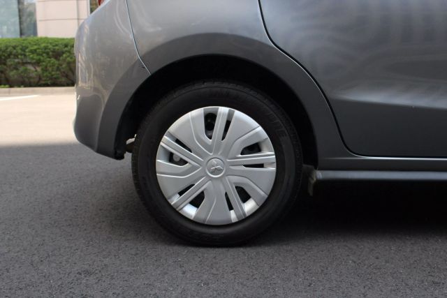 Vehicle image 8 of 41