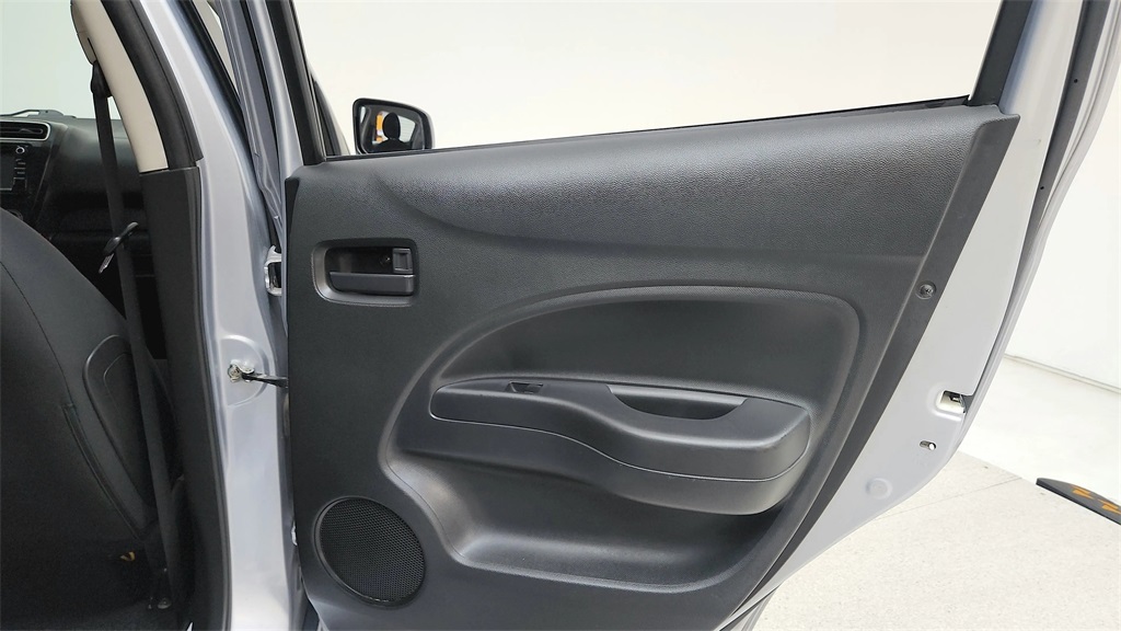 Vehicle image 25 of 34