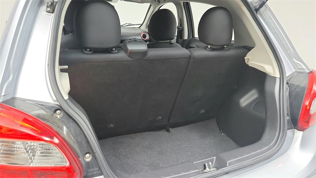 Vehicle image 11 of 34