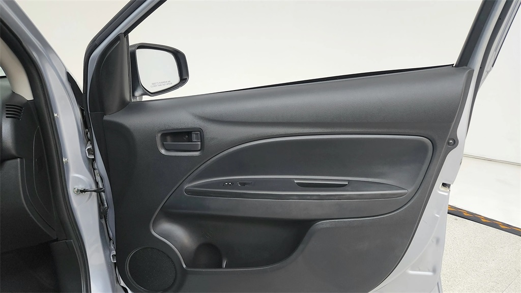 Vehicle image 31 of 34