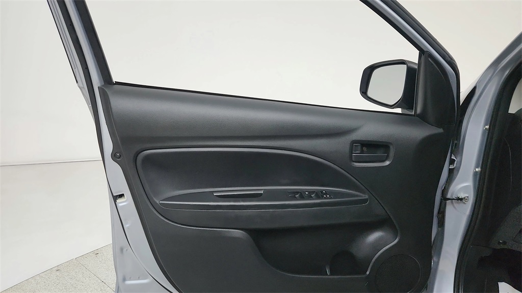 Vehicle image 33 of 34