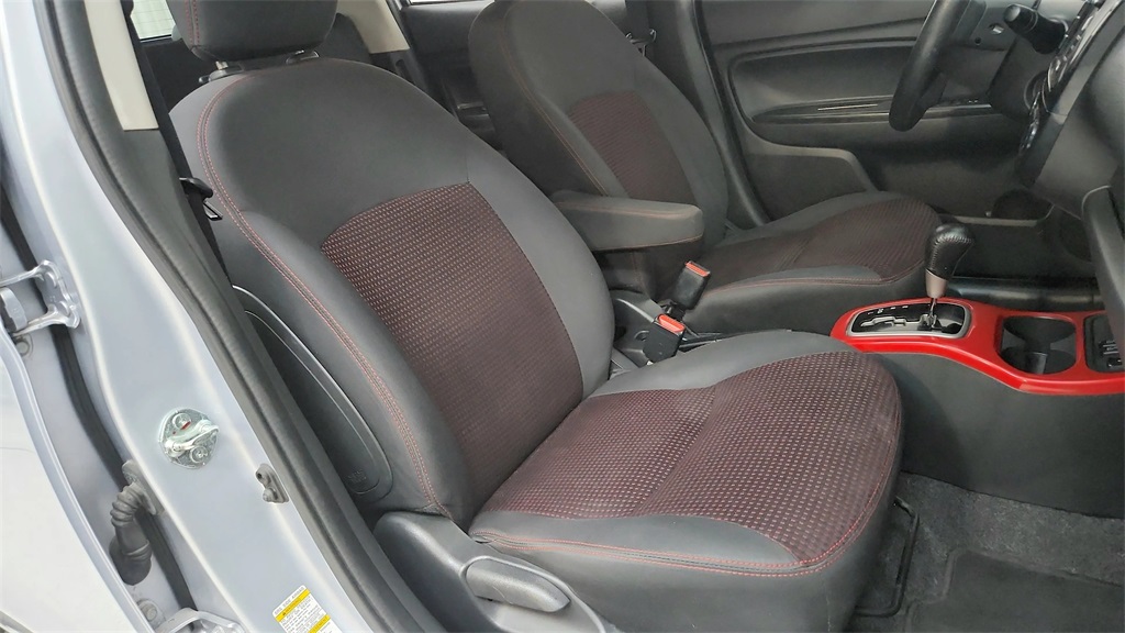 Vehicle image 14 of 34