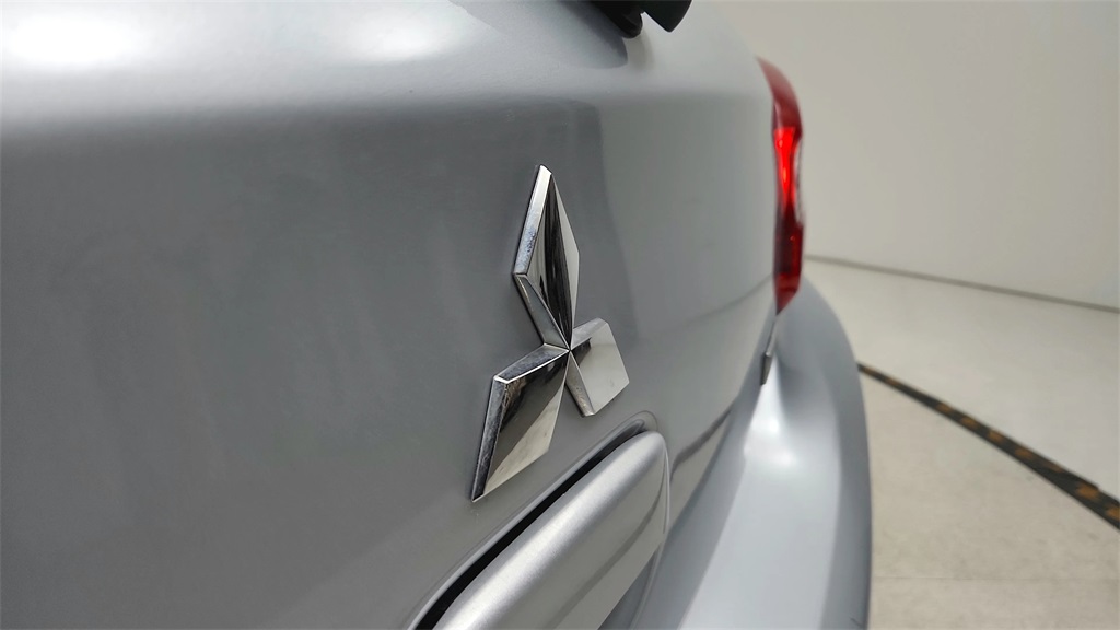 Vehicle image 28 of 34