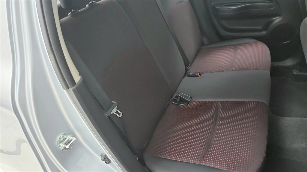 Vehicle image 15 of 34