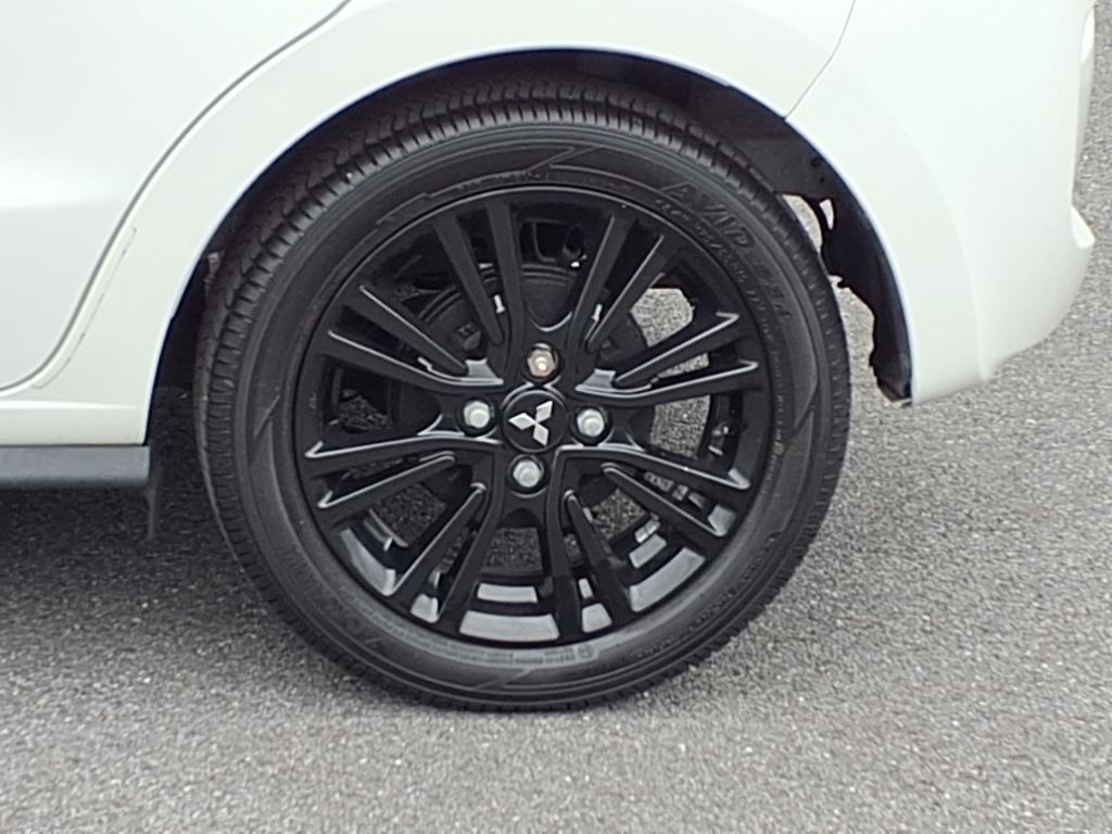 Vehicle image 17 of 33