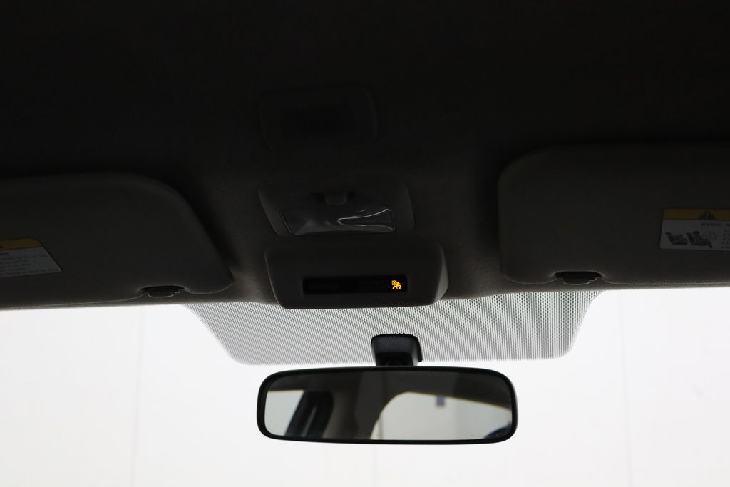 Vehicle image 21 of 35