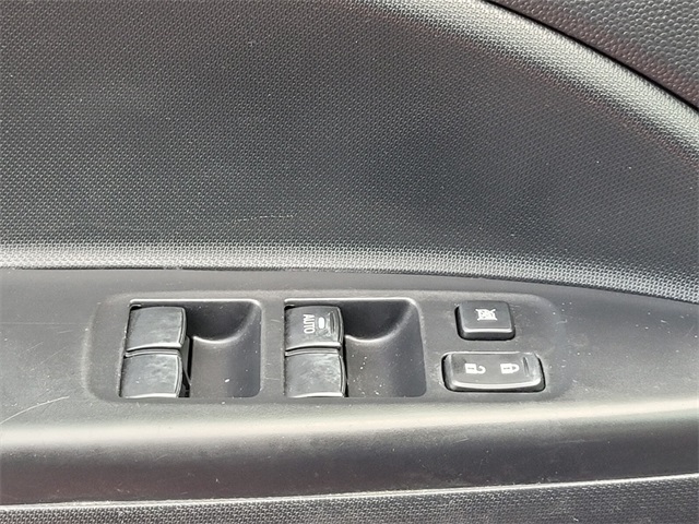Vehicle image 21 of 27