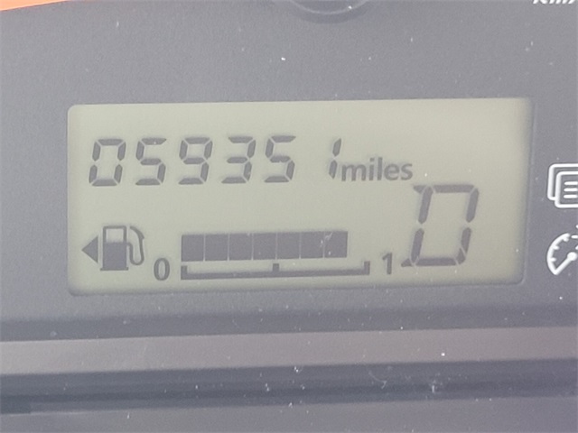 Vehicle image 14 of 27