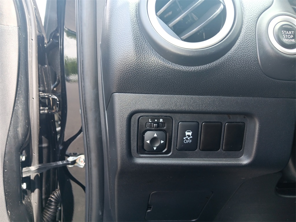Vehicle image 21 of 25