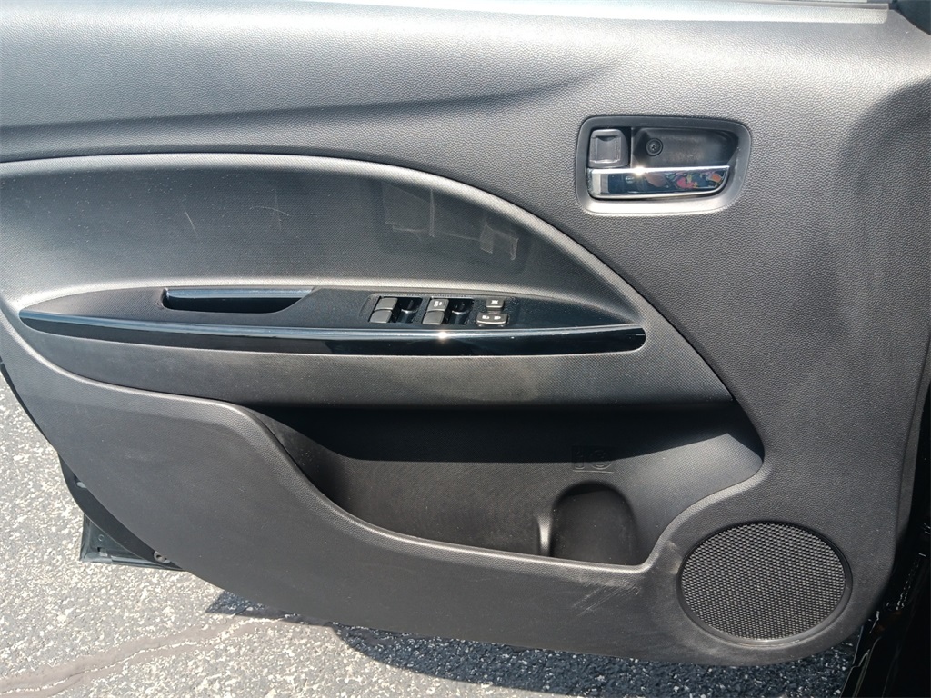 Vehicle image 22 of 25