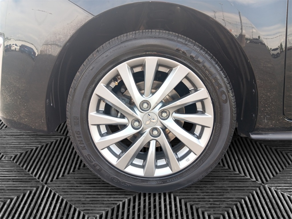 Vehicle image 14 of 25