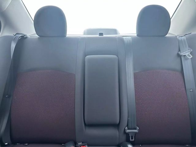 Vehicle image 17 of 31