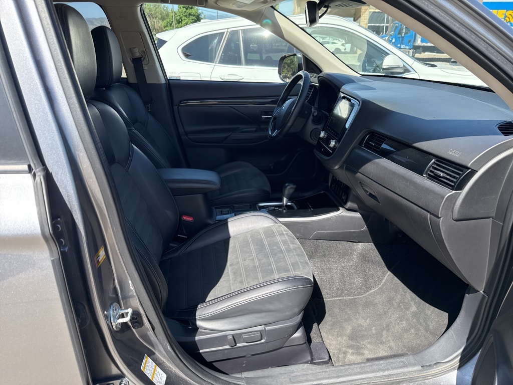 Vehicle image 9 of 21
