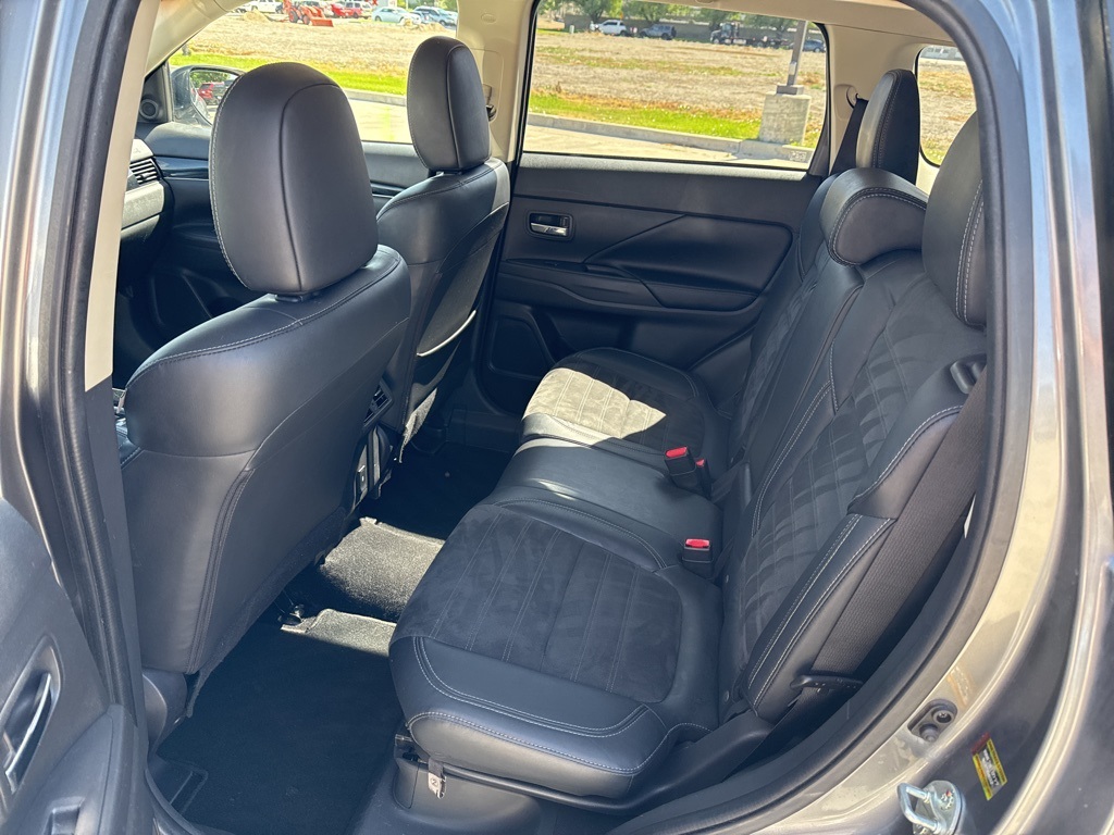Vehicle image 11 of 21