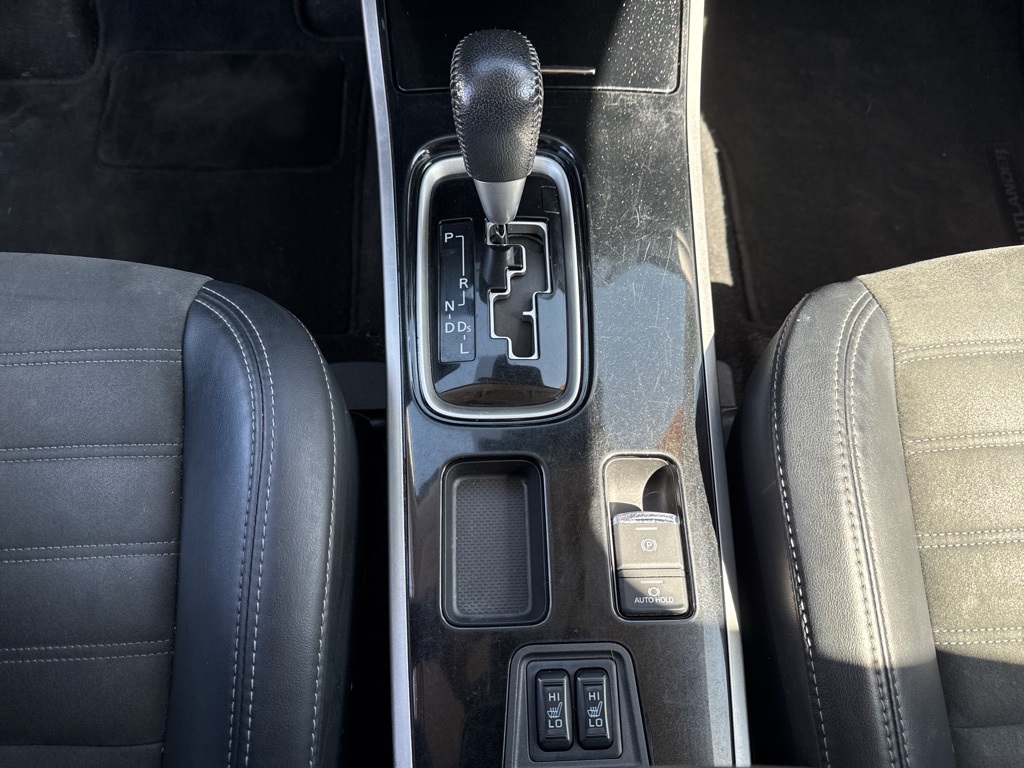 Vehicle image 17 of 21