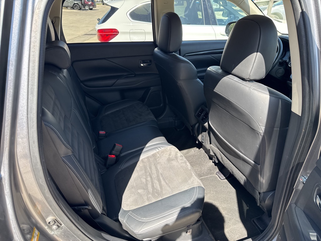 Vehicle image 12 of 21