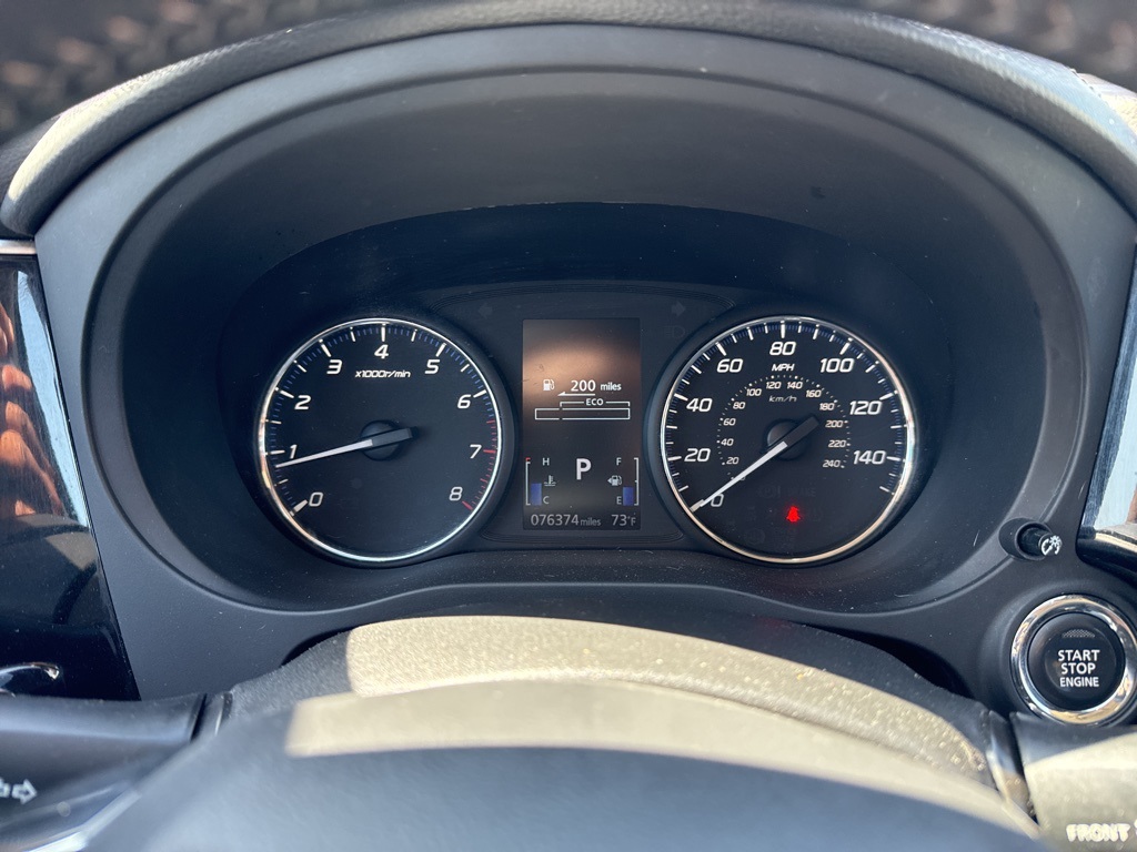 Vehicle image 14 of 21